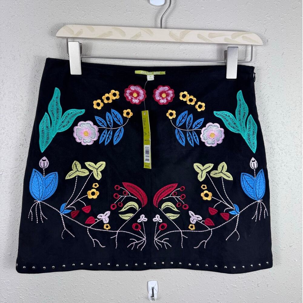 NWT Gianni Bini Embroidered & Studded Black Faux Suede Mini Skirt Size Medium